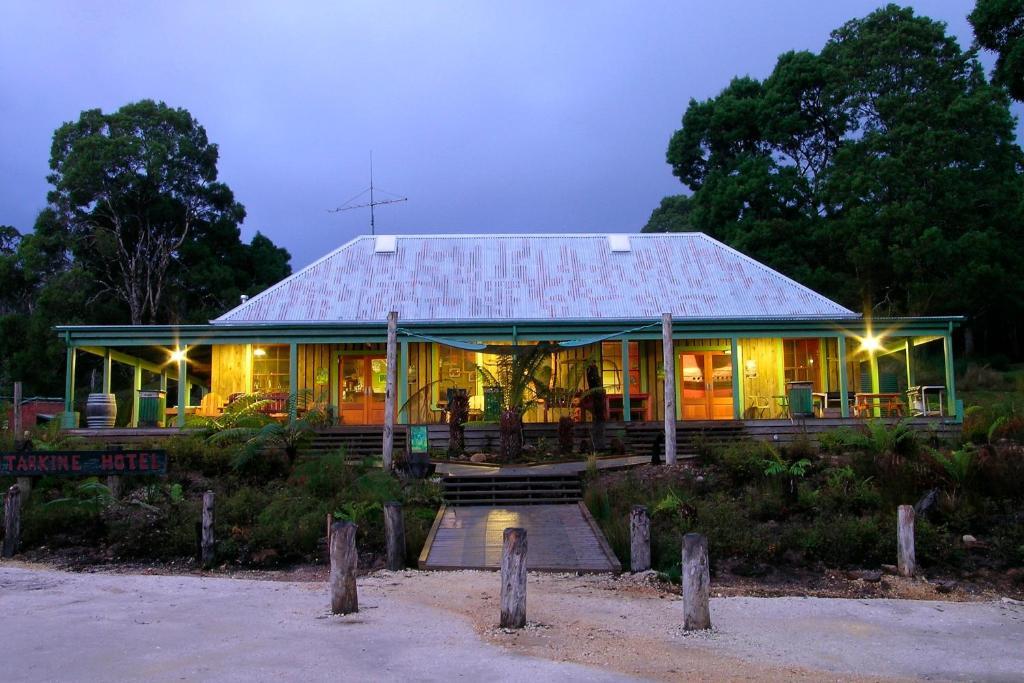 Corinna Wilderness Village エクステリア 写真